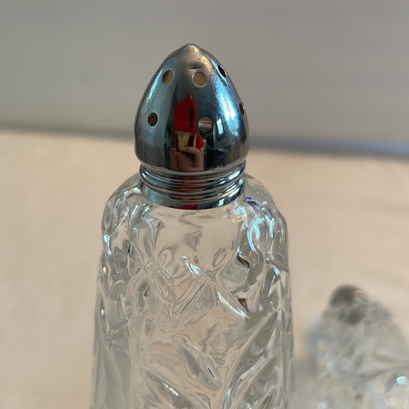 Silver and glass large salt and pepper shakers - Picture 5 of 6